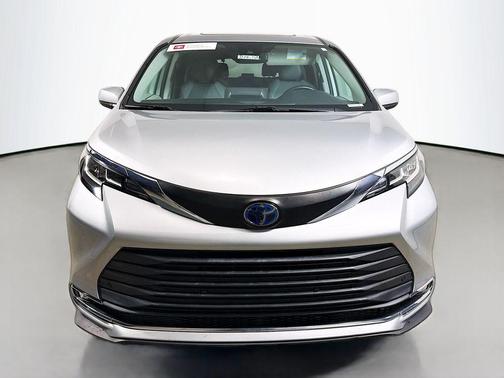 2021 Toyota Sienna XLE 7 Passenger