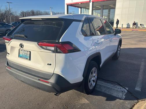 2023 Toyota RAV4 LE
