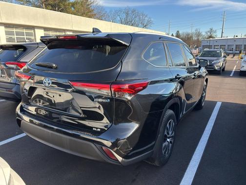 2023 Toyota Highlander Hybrid XLE