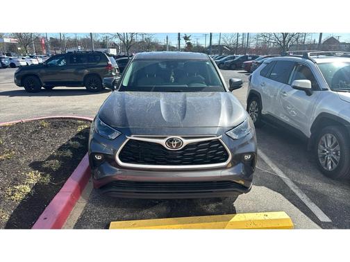 2022 Toyota Highlander LE