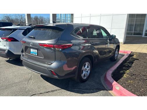 2022 Toyota Highlander LE