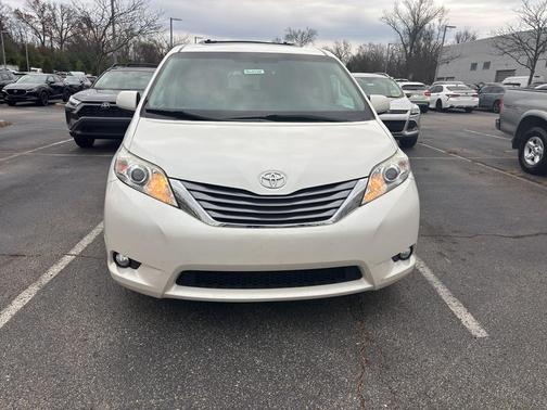 2017 Toyota Sienna XLE Premium