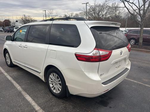 2017 Toyota Sienna XLE Premium