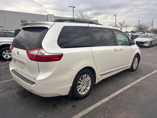 2017 Toyota Sienna XLE Premium