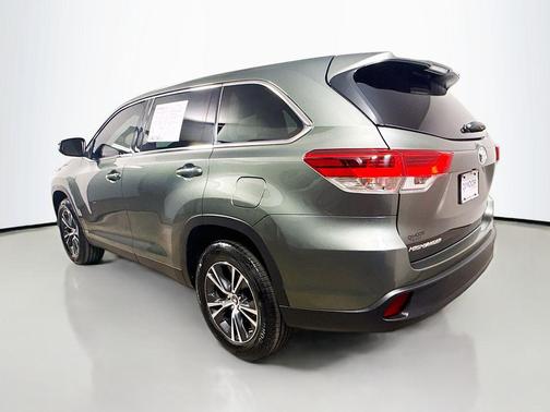 2019 Toyota Highlander LE I4