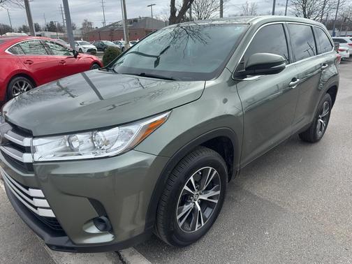 2019 Toyota Highlander LE I4
