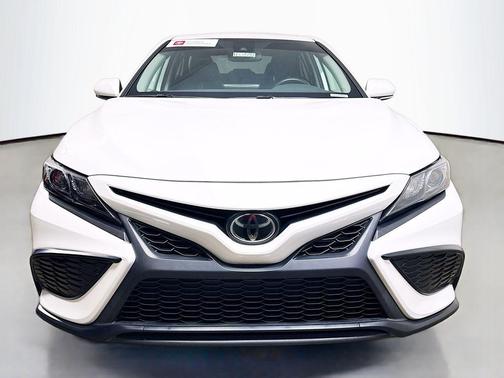 Ice Cap 2023 Toyota Camry SE