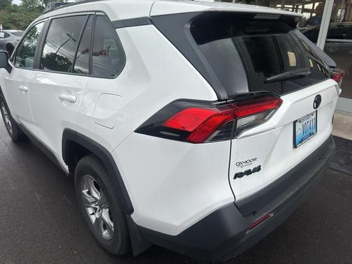 Ice Cap 2025 Toyota RAV4 XLE