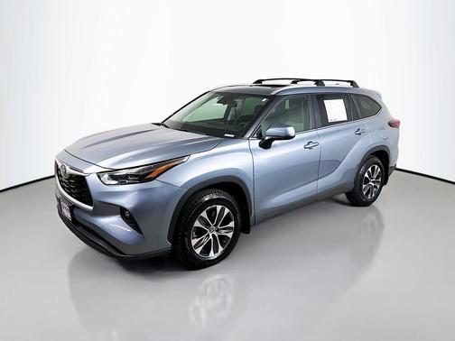 Moon Dust 2024 Toyota Highlander XLE