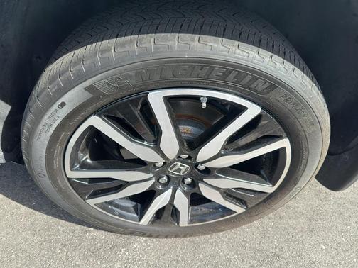 Lunar Silver Metallic 2020 Honda Pilot Touring 8-Passenger