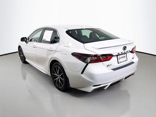 Ice Edge 2023 Toyota Camry SE