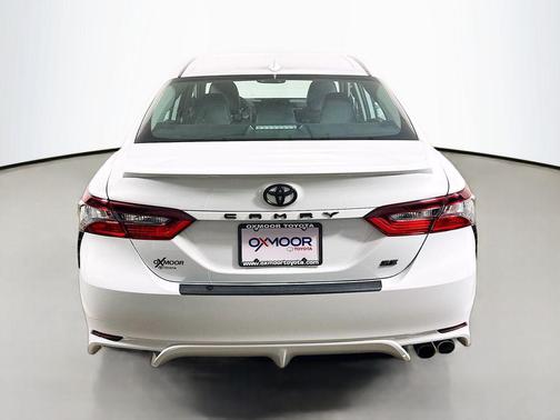 Ice Edge 2023 Toyota Camry SE