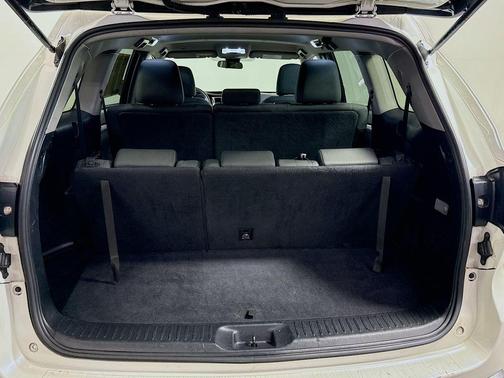 2019 Toyota Highlander LE I4