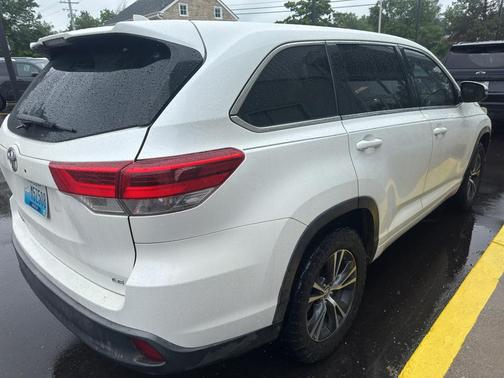 Blizzard Pearl 2018 Toyota Highlander LE Plus