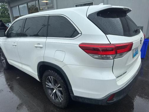 Blizzard Pearl 2018 Toyota Highlander LE Plus