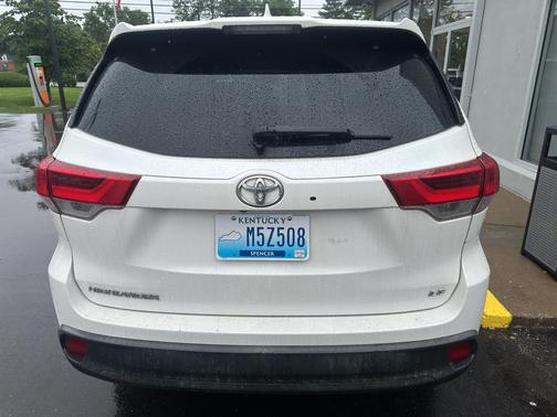 Blizzard Pearl 2018 Toyota Highlander LE Plus
