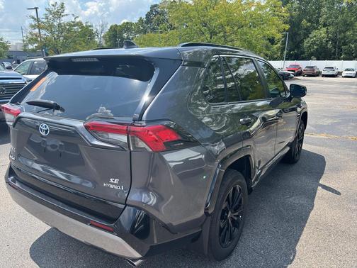 2024 Toyota RAV4 Hybrid SE