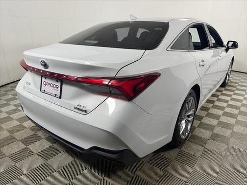 2022 Toyota Avalon Hybrid XLE