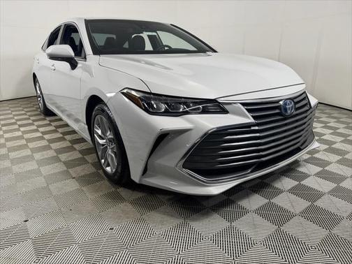 2022 Toyota Avalon Hybrid XLE