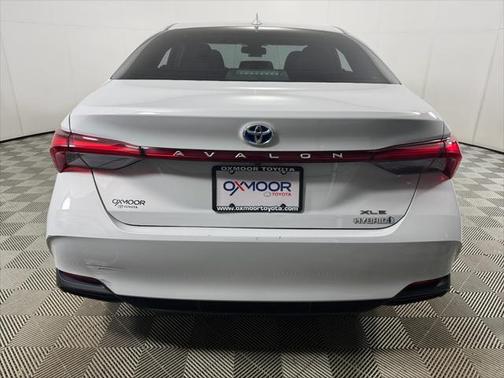 2022 Toyota Avalon Hybrid XLE