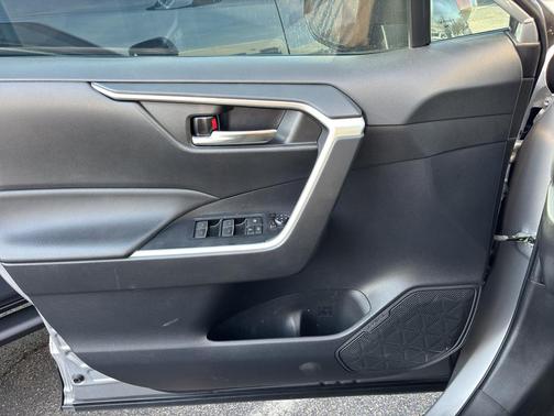 Silver Sky Metallic 2022 Toyota RAV4 Hybrid XLE