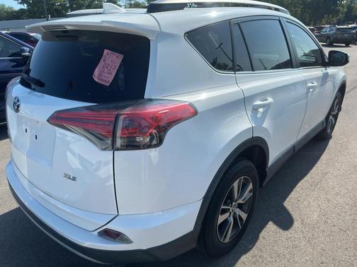 Super White 2018 Toyota RAV4 XLE