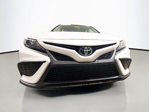 Ice Cap 2024 Toyota Camry SE