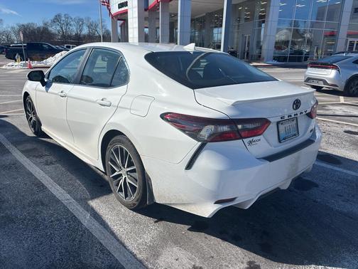2024 Toyota Camry SE