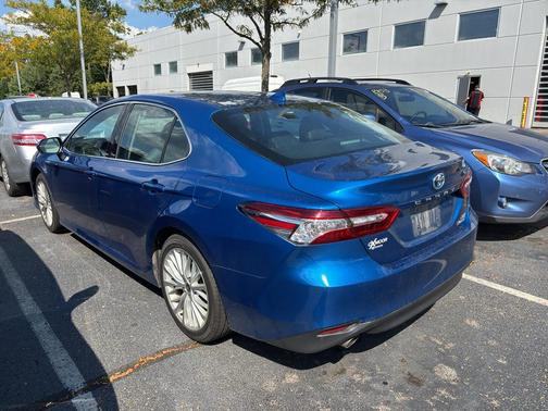 2020 Toyota Camry Hybrid XLE