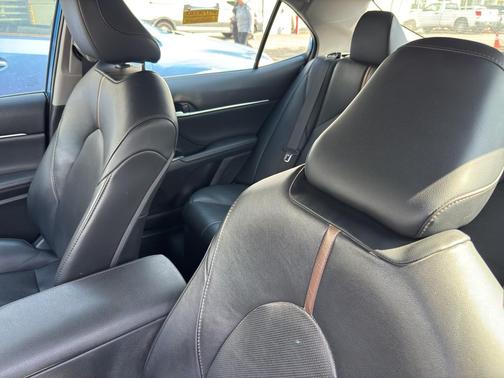 2020 Toyota Camry Hybrid XLE