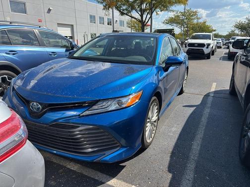 2020 Toyota Camry Hybrid XLE