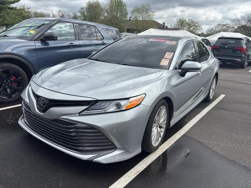 Celestial Silver Metallic 2018 Toyota Camry XLE