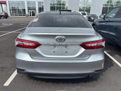 Celestial Silver Metallic 2018 Toyota Camry XLE