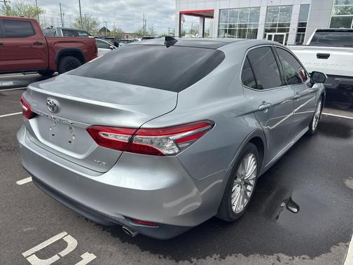 Celestial Silver Metallic 2018 Toyota Camry XLE