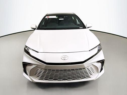 Wind Chill Pearl 2025 Toyota Camry XSE
