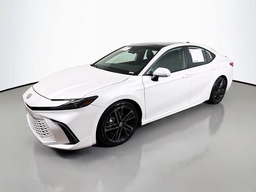 Wind Chill Pearl 2025 Toyota Camry XSE