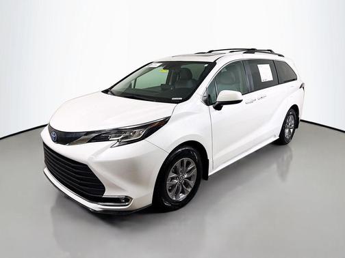 2022 Toyota Sienna XLE