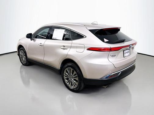 Titanium Glow 2024 Toyota Venza XLE