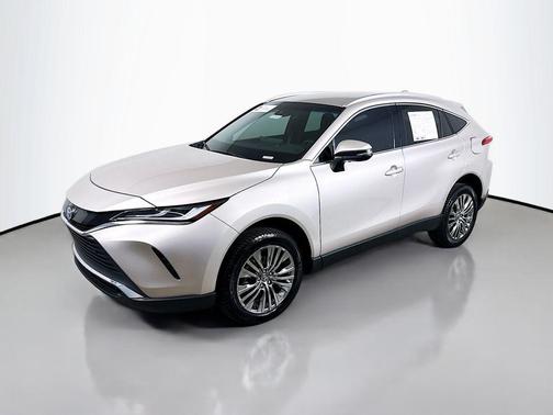 Titanium Glow 2024 Toyota Venza XLE
