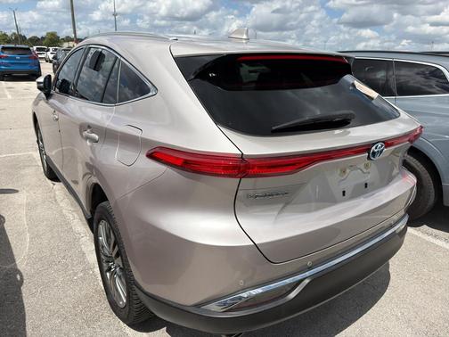 Titanium Glow 2024 Toyota Venza XLE