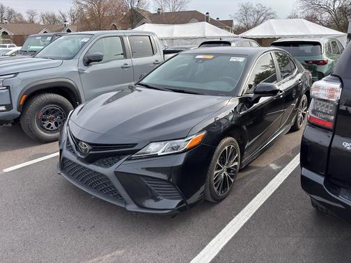 2020 Toyota Camry SE