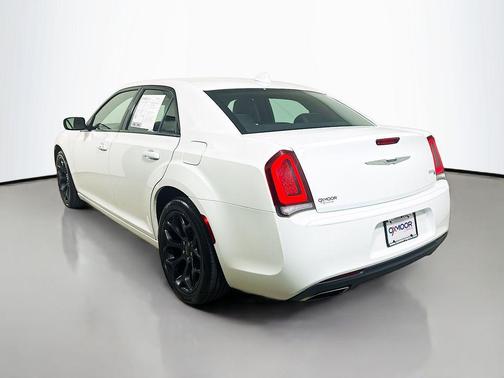 Bright White Clearcoat 2019 Chrysler 300 S