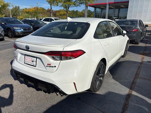 2024 Toyota Corolla Hybrid SE