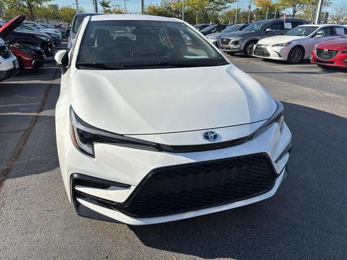 2024 Toyota Corolla Hybrid SE