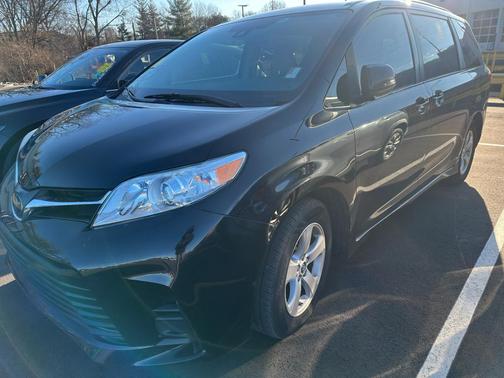2020 Toyota Sienna LE