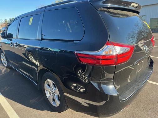 2020 Toyota Sienna LE