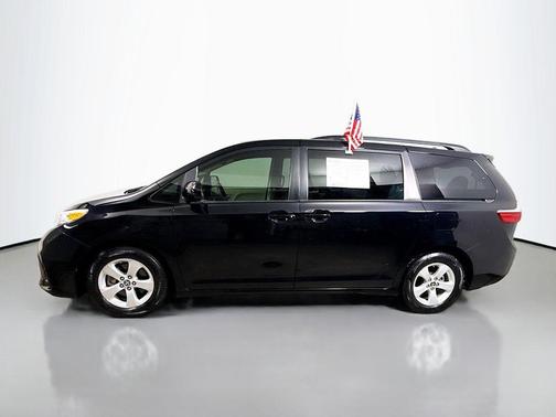 2020 Toyota Sienna LE