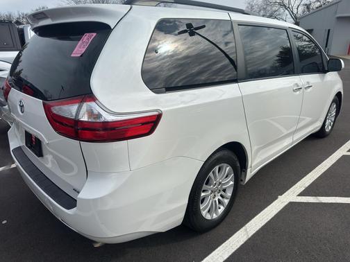 2016 Toyota Sienna XLE