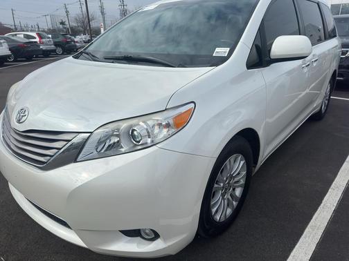 2016 Toyota Sienna XLE