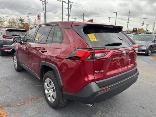 2022 Toyota RAV4 LE